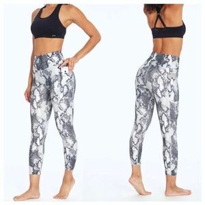 Bally Total Fitness Leggings White/Black Snake Skin‎ Design Size Large